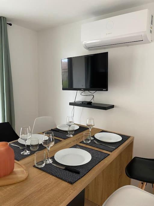Holiday home Le Happynous, Cosy, Climatise, Wifi, Parking Prive Interieur *